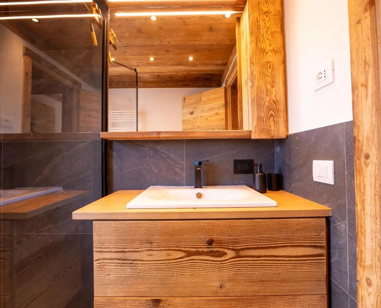 Arga' New Alpine Design Apartment Central & Scenic Views San Vito di Cadore