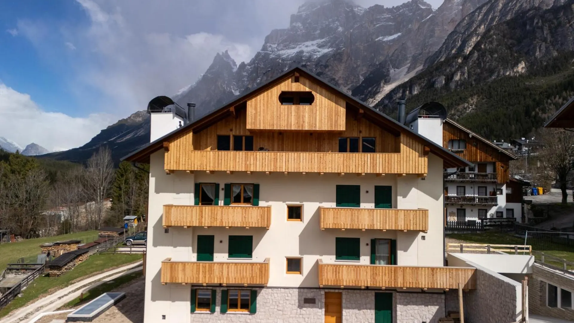 Arga' New Alpine Design Apartment Central & Scenic Views San Vito di Cadore