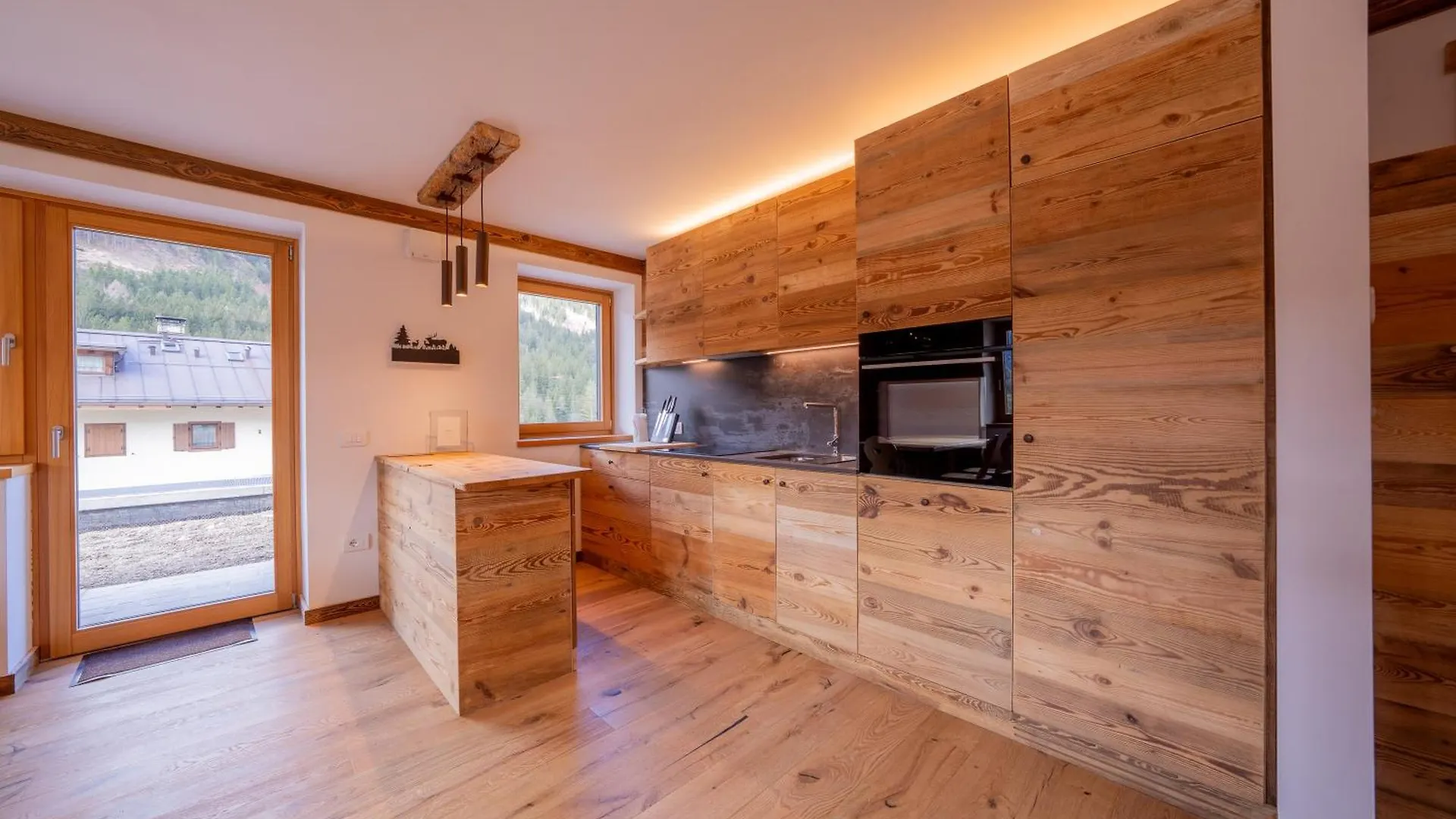 Arga' New Alpine Design Apartment Central & Scenic Views San Vito di Cadore