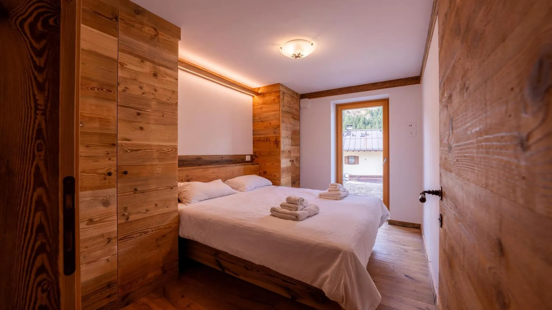 Arga' New Alpine Design Apartment Central & Scenic Views San Vito di Cadore Itália