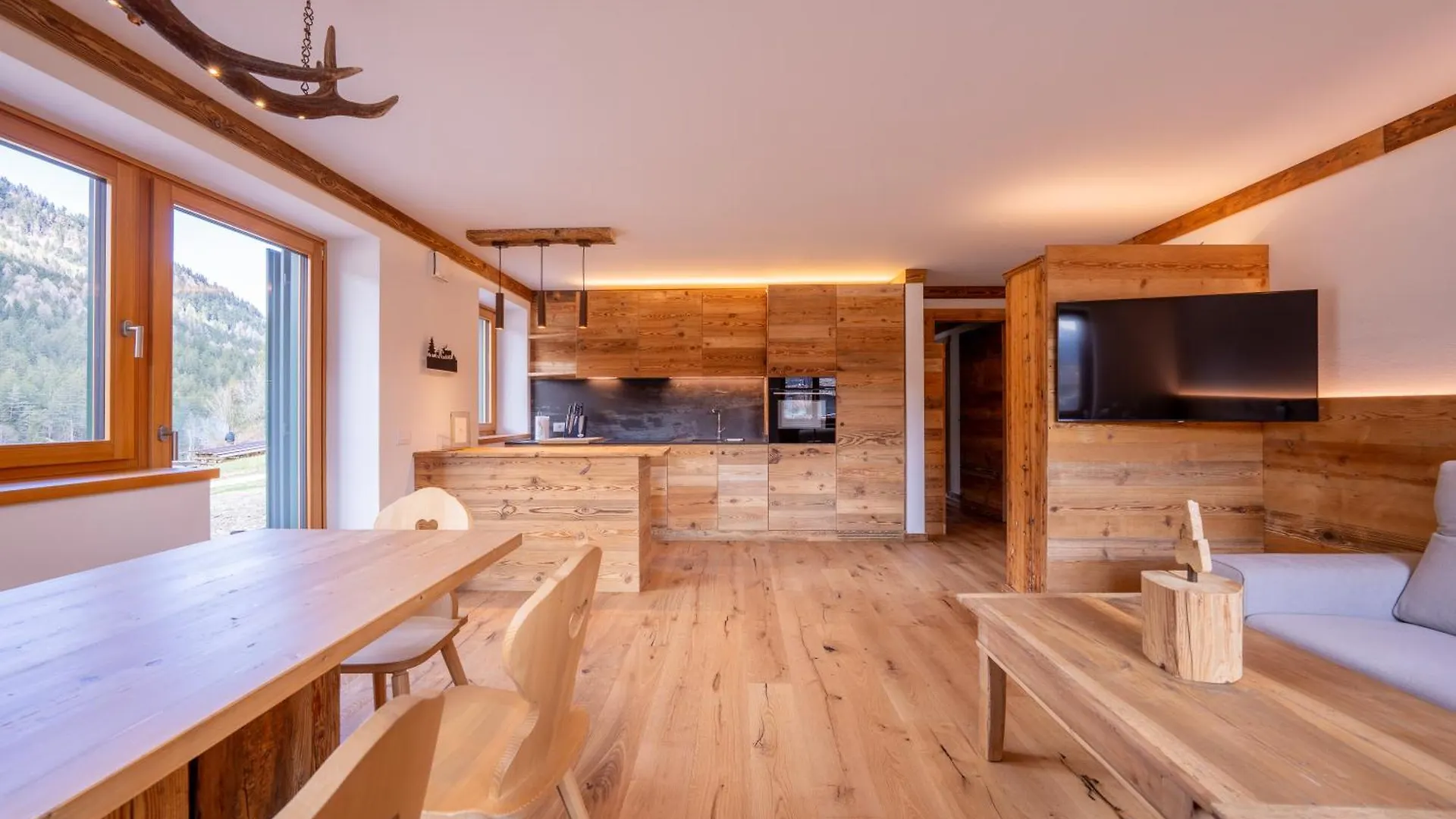 Arga' New Alpine Design Apartment Central & Scenic Views San Vito di Cadore