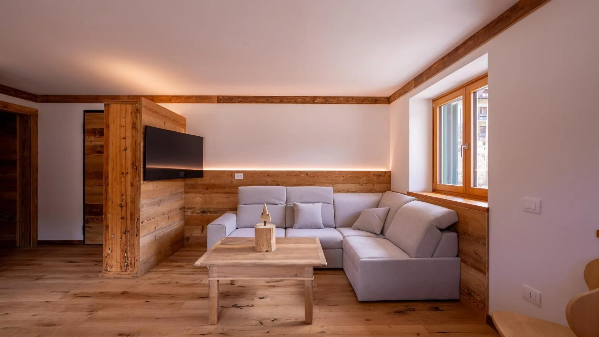 Arga' New Alpine Design Apartment Central & Scenic Views San Vito di Cadore